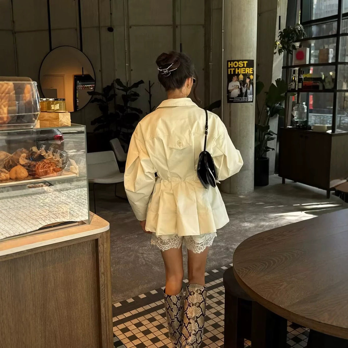 Long sleeved lapel long sleeved single breasted waist cinching jacket